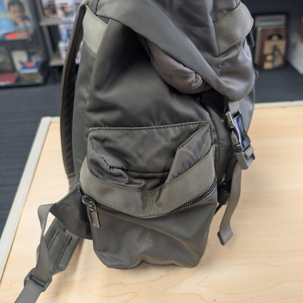 Lululemon Wunderlust Backpack in Olive Green - Picture 2 of 8